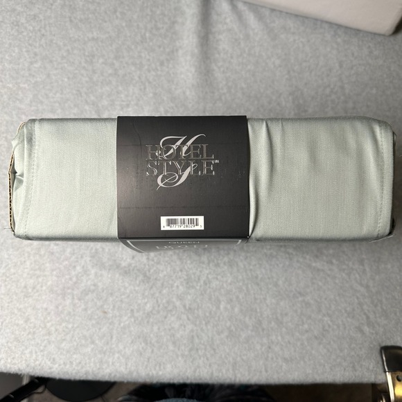 Hotel Style Queen Luxury Sheet Set 1000 Thread Count Made with U.S. Grown Cotton - Picture 2 of 3